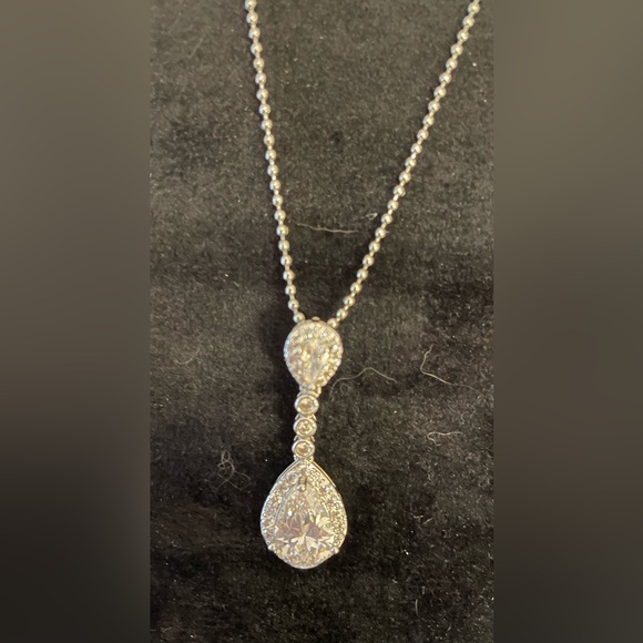 Elegant Silver Tone Cubic Zirconia Pendant Necklace NIB - Picture 2 of 6